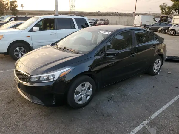 3KPFK4A78JE212760 2018 KIA FORTE - Image 1