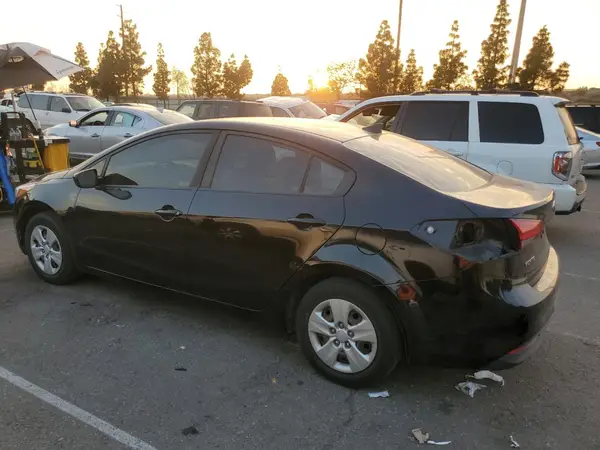 3KPFK4A78JE212760 2018 KIA FORTE - Image 2