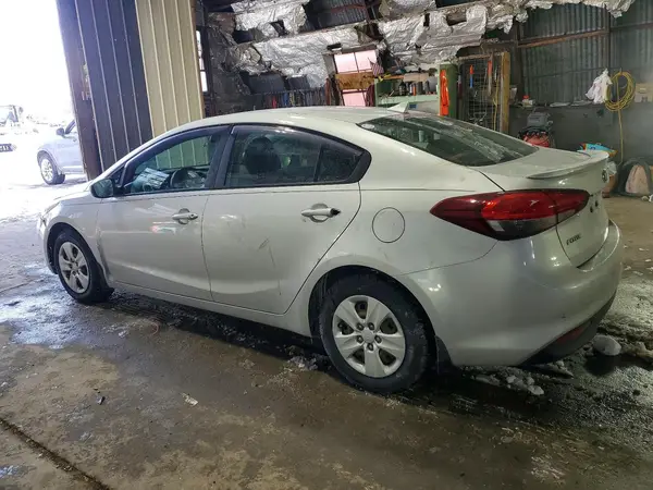 3KPFK4A78JE213486 2018 KIA FORTE - Image 2