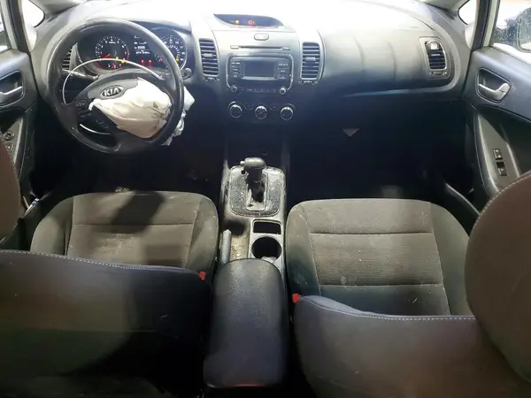 3KPFK4A78JE213486 2018 KIA FORTE - Image 8