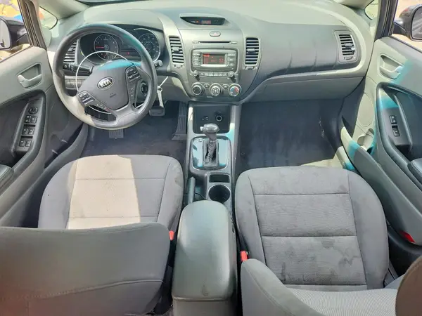 3KPFK4A78JE217957 2018 KIA FORTE - Image 8