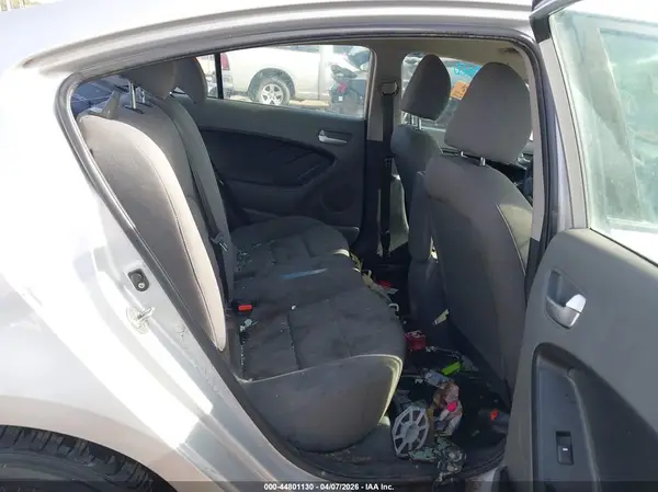 3KPFK4A78JE219210 2018 KIA FORTE - Image 8