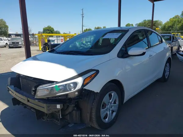 3KPFK4A78JE219644 2018 KIA FORTE - Image 2