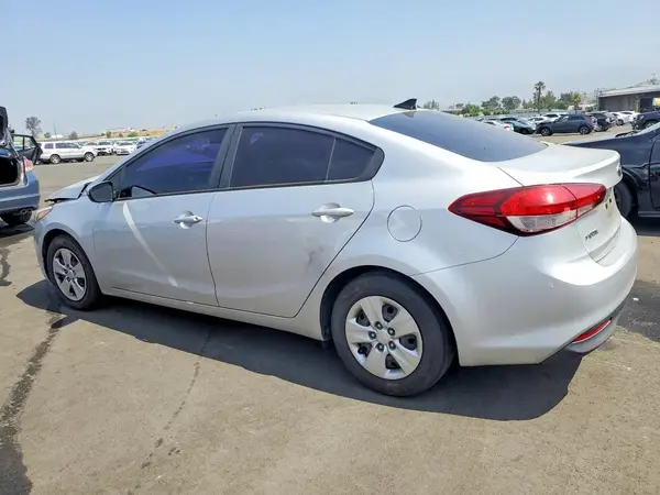 3KPFK4A78JE219711 2018 KIA FORTE - Image 2