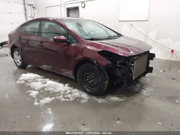 3KPFK4A78JE220695 2018 KIA FORTE - Image 1