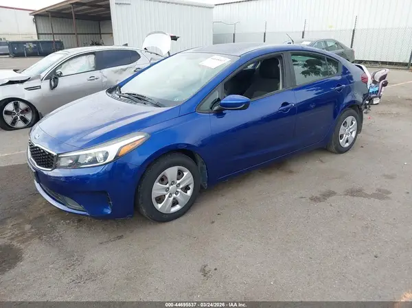 3KPFK4A78JE221149 2018 KIA FORTE - Image 2