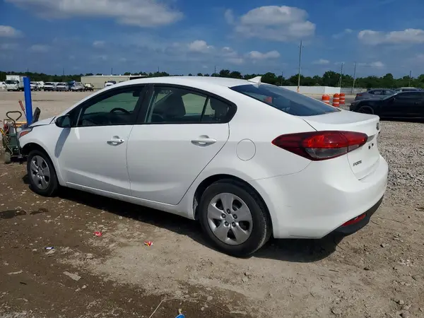 3KPFK4A78JE221331 2018 KIA FORTE - Image 2