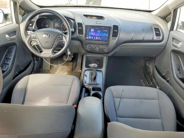 3KPFK4A78JE221331 2018 KIA FORTE - Image 8