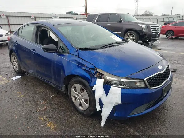 3KPFK4A78JE222575 2018 KIA FORTE - Image 1