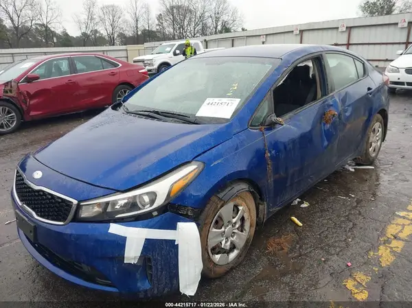 3KPFK4A78JE222575 2018 KIA FORTE - Image 2