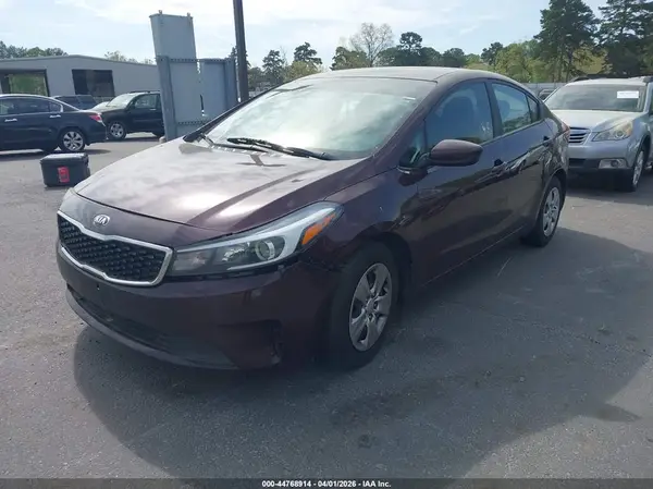3KPFK4A78JE224133 2018 KIA FORTE - Image 2