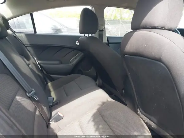 3KPFK4A78JE224133 2018 KIA FORTE - Image 8