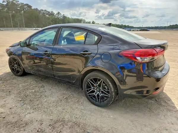 3KPFK4A78JE224956 2018 KIA FORTE - Image 2
