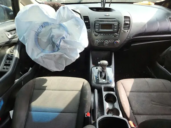 3KPFK4A78JE224956 2018 KIA FORTE - Image 8