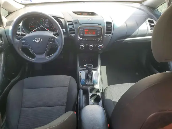 3KPFK4A78JE225265 2018 KIA FORTE - Image 8