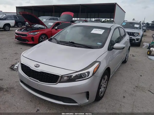3KPFK4A78JE225475 2018 KIA FORTE - Image 2