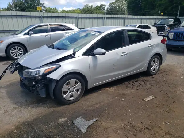 3KPFK4A78JE225590 2018 KIA FORTE - Image 1
