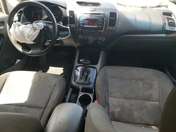 3KPFK4A78JE225590 2018 KIA FORTE - Image 8