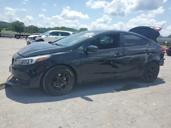 3KPFK4A78JE226805 2018 KIA FORTE - Image 1