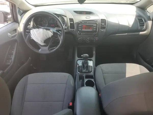 3KPFK4A78JE226805 2018 KIA FORTE - Image 8