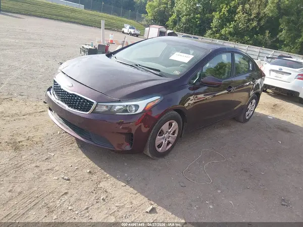 3KPFK4A78JE227887 2018 KIA FORTE - Image 2