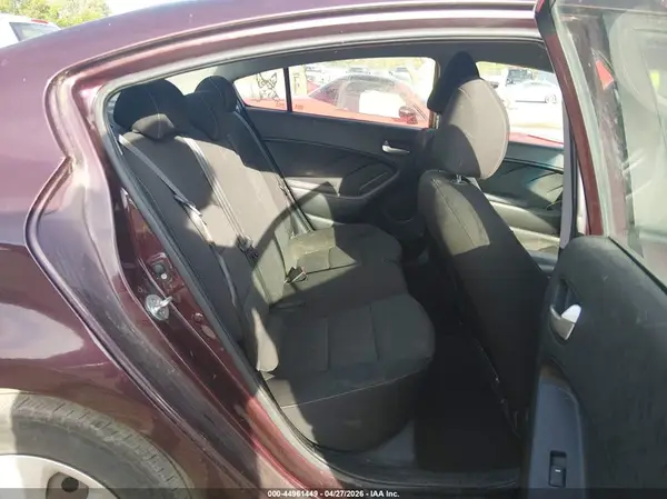 3KPFK4A78JE227887 2018 KIA FORTE - Image 8