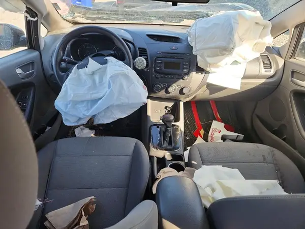 3KPFK4A78JE228165 2018 KIA FORTE - Image 8