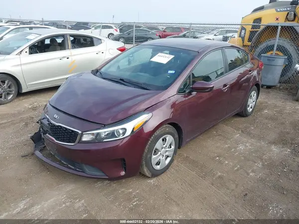 3KPFK4A78JE228277 2018 KIA FORTE - Image 2