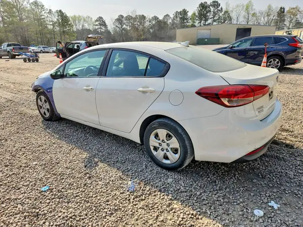 3KPFK4A78JE228828 2018 KIA FORTE - Image 2