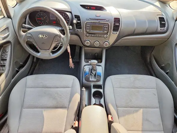 3KPFK4A78JE228828 2018 KIA FORTE - Image 8
