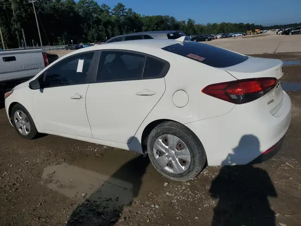 3KPFK4A78JE229008 2018 KIA FORTE - Image 2