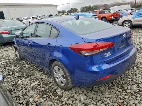 3KPFK4A78JE230661 2018 KIA FORTE - Image 2