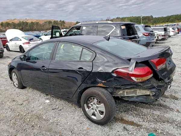 3KPFK4A78JE230675 2018 KIA FORTE - Image 2