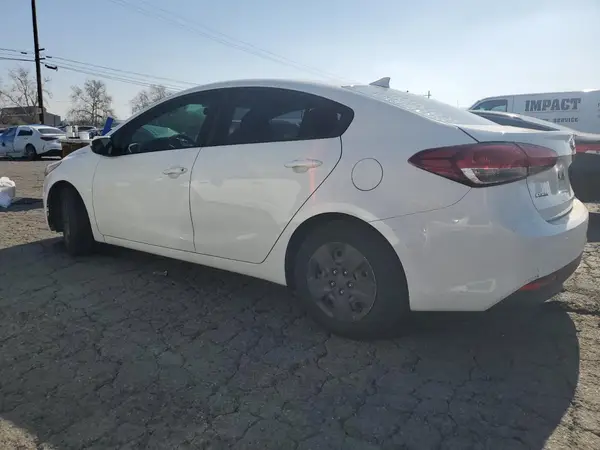 3KPFK4A78JE234659 2018 KIA FORTE - Image 2