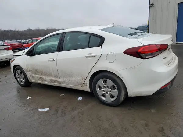 3KPFK4A78JE236136 2018 KIA FORTE - Image 2