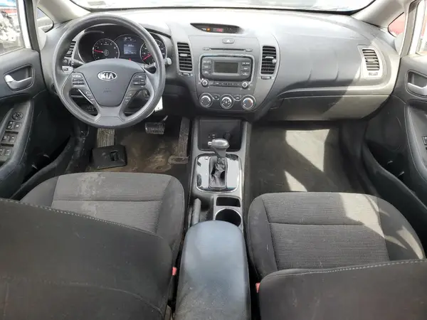 3KPFK4A78JE236136 2018 KIA FORTE - Image 8