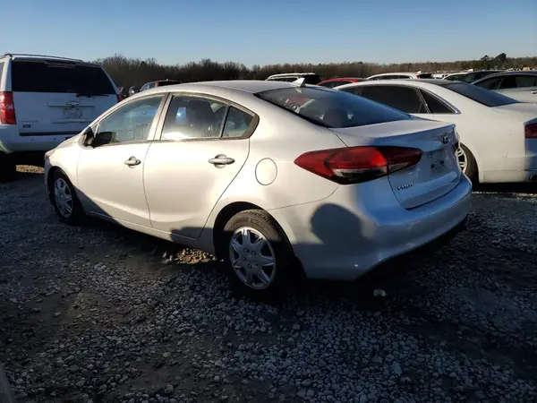 3KPFK4A78JE236248 2018 KIA FORTE - Image 2