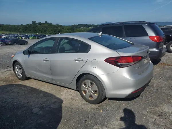 3KPFK4A78JE236704 2018 KIA FORTE - Image 2