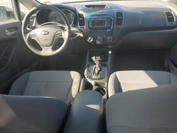 3KPFK4A78JE236704 2018 KIA FORTE - Image 8