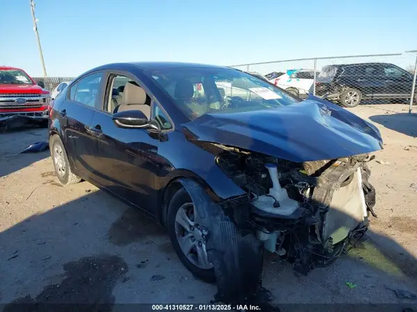 3KPFK4A78JE238629 2018 KIA FORTE - Image 1