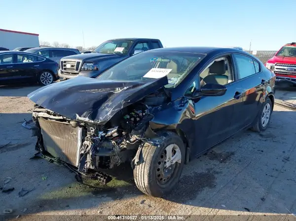 3KPFK4A78JE238629 2018 KIA FORTE - Image 2