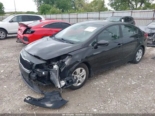 3KPFK4A78JE239165 2018 KIA FORTE - Image 2