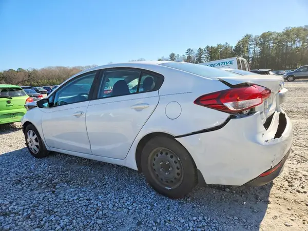 3KPFK4A78JE239862 2018 KIA FORTE - Image 2