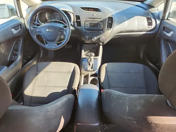 3KPFK4A78JE239862 2018 KIA FORTE - Image 8