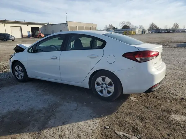 3KPFK4A78JE241594 2018 KIA FORTE - Image 2