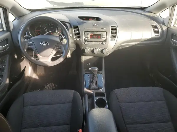 3KPFK4A78JE241594 2018 KIA FORTE - Image 8