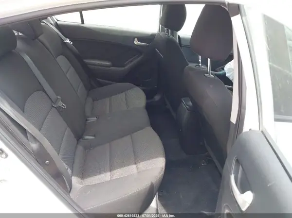 3KPFK4A78JE243488 2018 KIA FORTE - Image 8