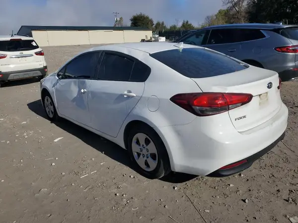 3KPFK4A78JE243703 2018 KIA FORTE - Image 2