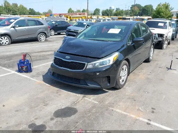3KPFK4A78JE244950 2018 KIA FORTE - Image 2