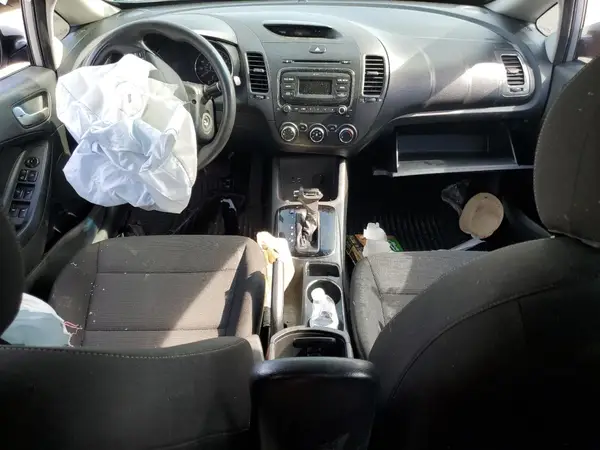 3KPFK4A78JE246486 2018 KIA FORTE - Image 8